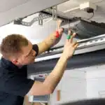 معقب استبدال لوحات